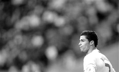 张伯伦：阿森纳具备成功的一切因素，我不算老还想继续踢球