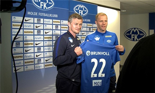 孙悦退役后与妻女定居美国，曾是NBA新星，早年受篮球启蒙，父母支持其篮球之路。