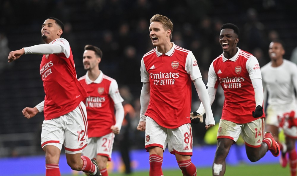 湖人伤病报告：詹姆斯出战成疑，东契奇不在内，斯玛特缺席