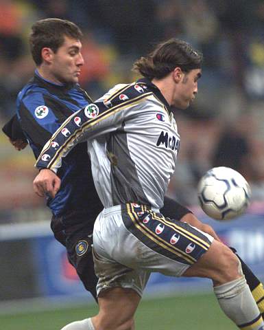 TA：球员版长袖球衣全面回归，实现从性能到美学的个性表达